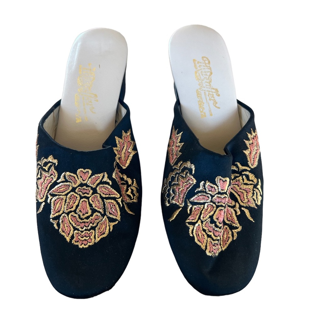 NWOT Muzaffer Women’s Mules Shoes